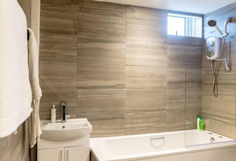 2 Bed With Free Parking Apartment London Ngoại thất bức ảnh
